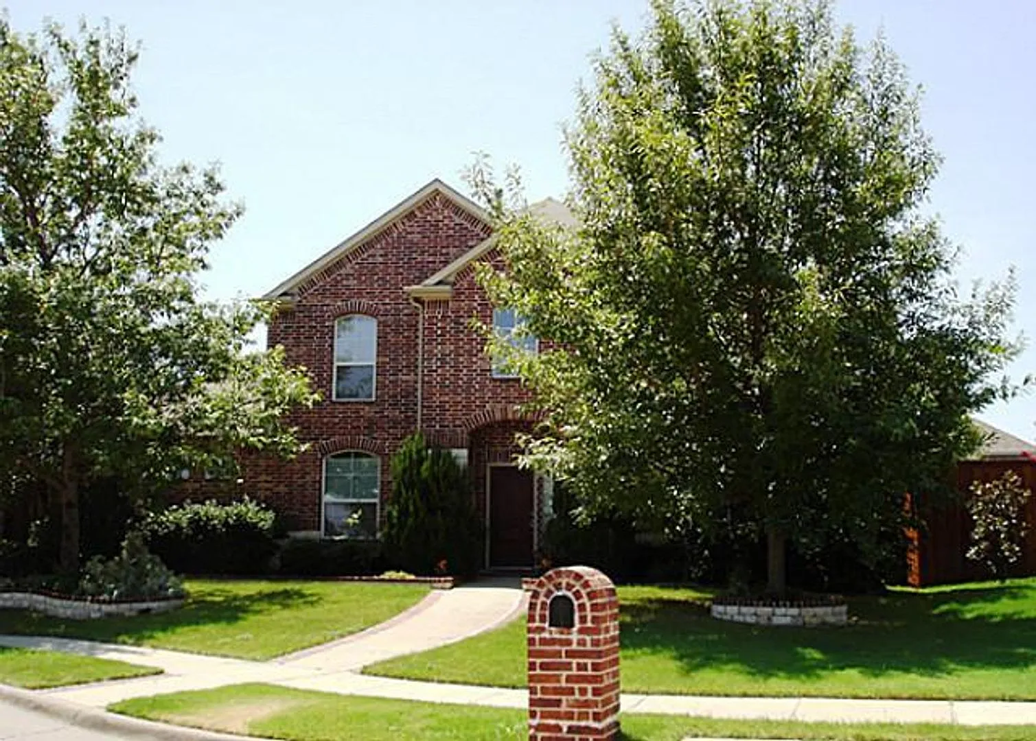 Luxury Custom Home with Resort-Style Backyard, Pool & Spa in Award-Winning Frisco ISD! — Photo 2