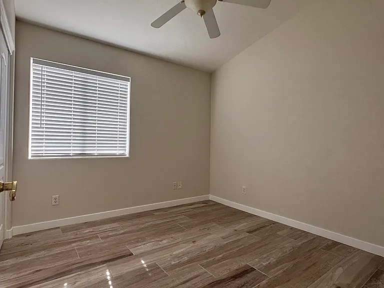 1606 W Kesler Ln — Photo 10
