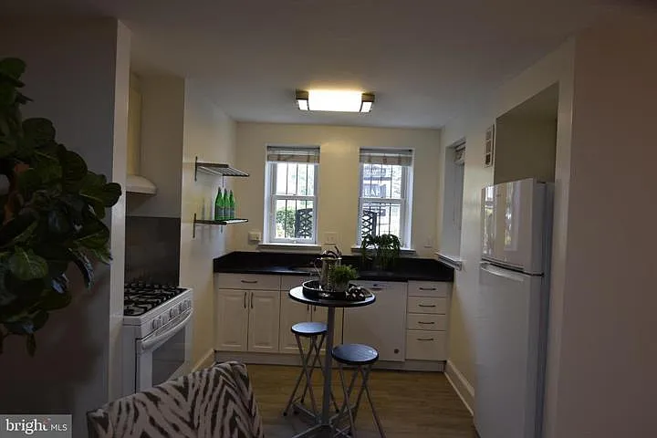 654 6th St NE #B — Photo 4