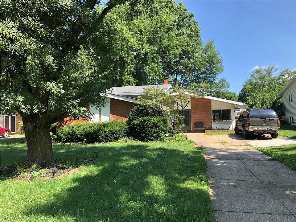 1st image of 23920 Fairlawn Dr