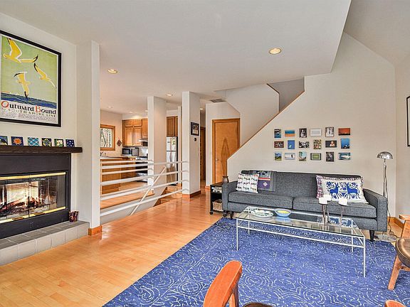 2nd image of 120 E Beachview Ave