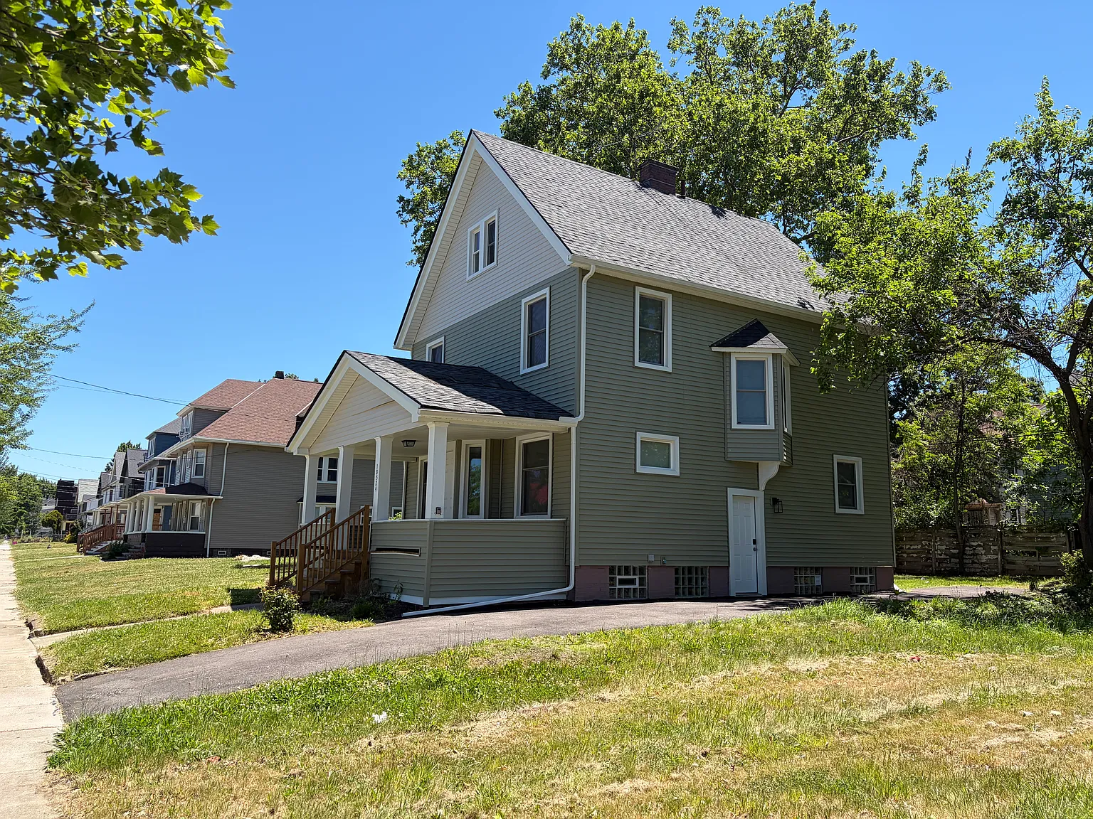 5 bed, 2.5 bath, $2,650 — Photo 2