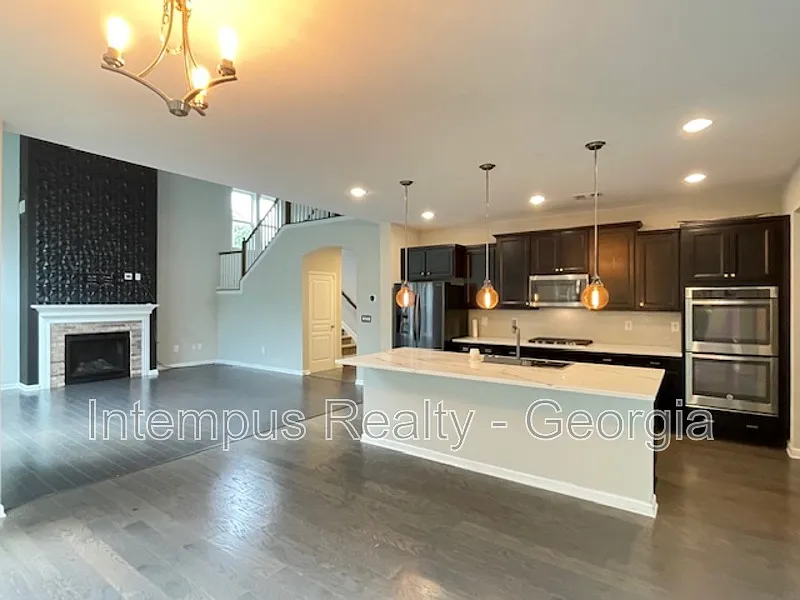 5 bed, 2.5 bath, 3128 sqft, $3,600 — Photo 4