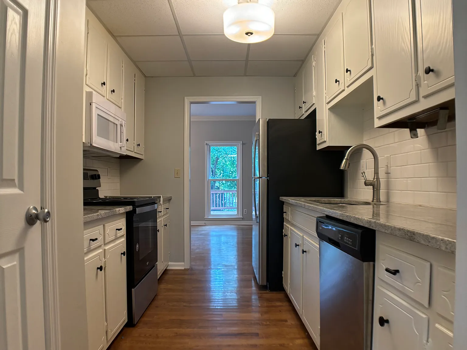 1121 Clifton Lane — Photo 4