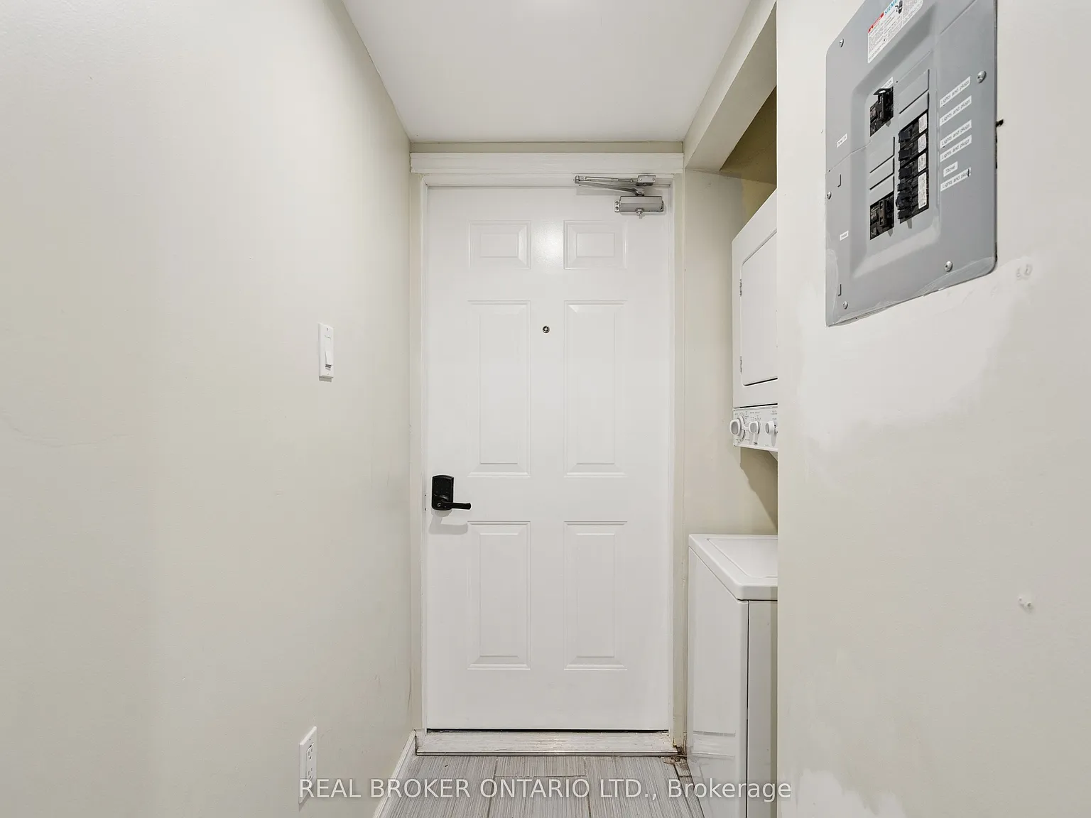 Studio, $1,200 — Photo 4