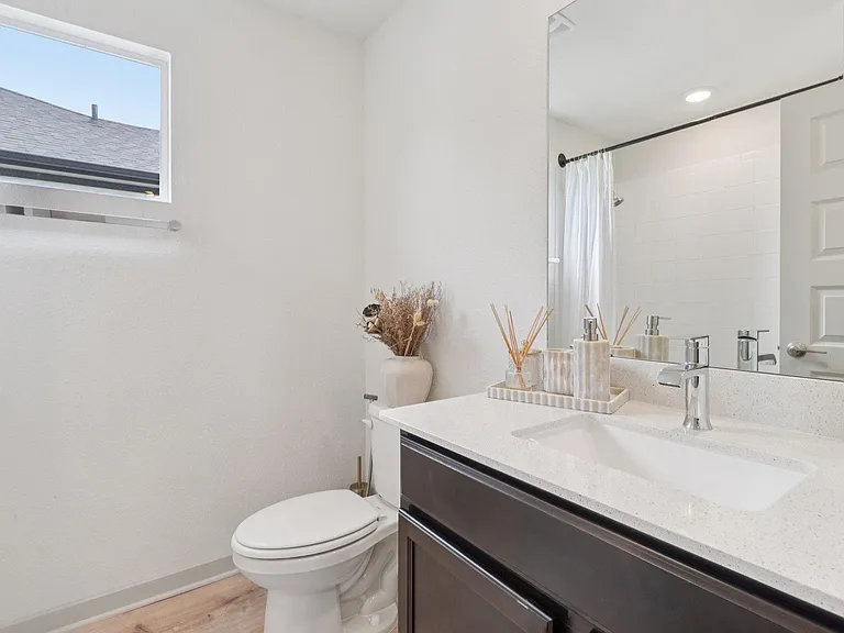220 Merrick Rd — Photo 13