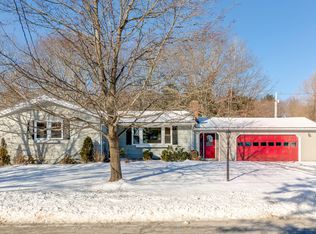 31 Hamlin Rd, Falmouth, ME 04105