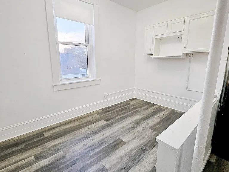 303 E Washington St #5 — Photo 8