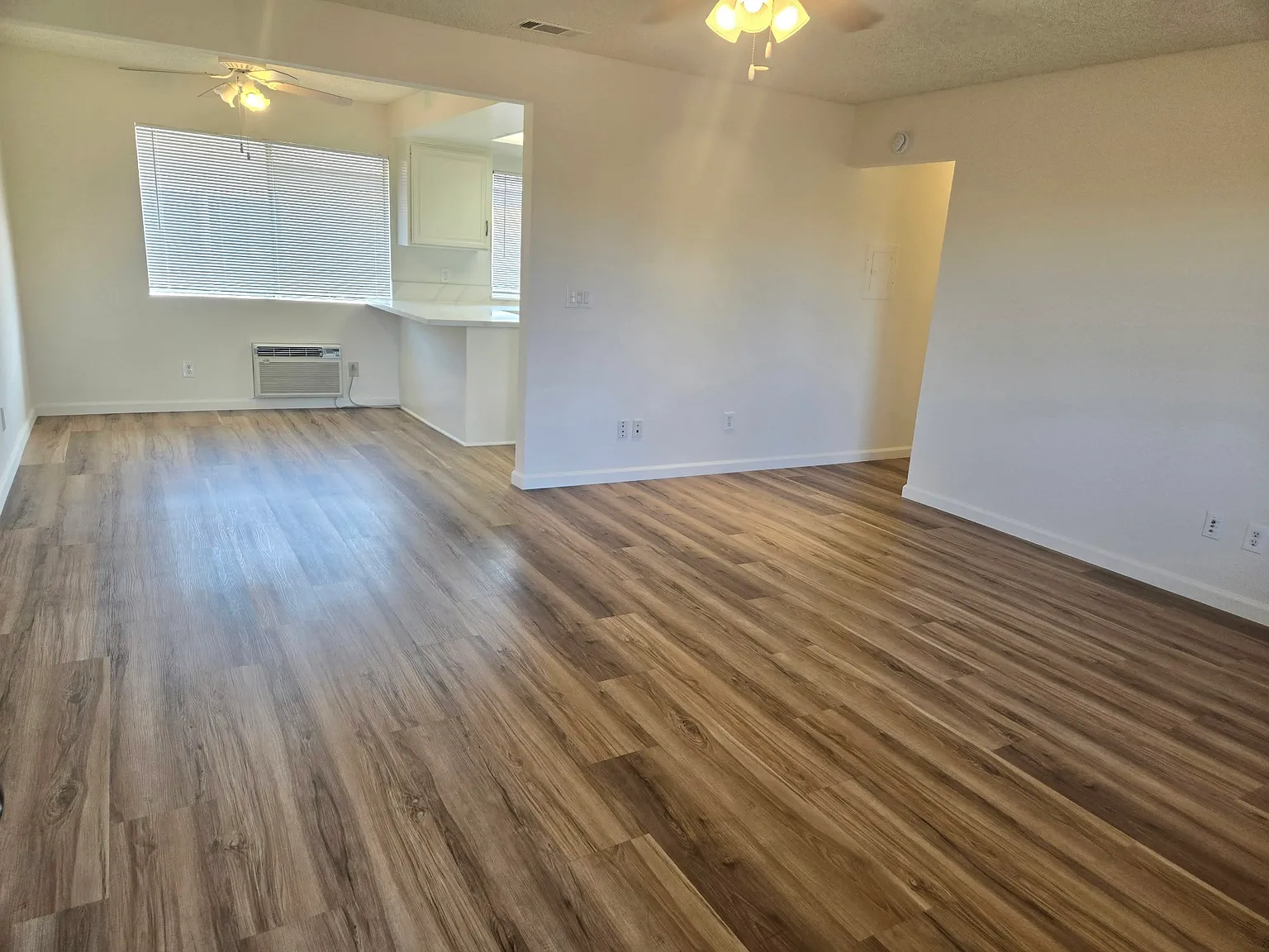 2 bed, 980 sqft, $2,400 — Photo 3