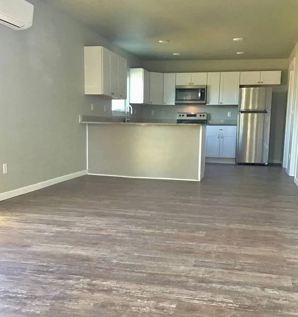Quaint 2 Bed 1 Bath Home $500 move in Special! — Photo 4