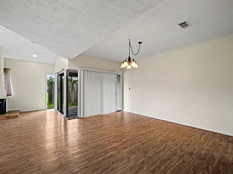 12 Hallmark Dr — Photo 18