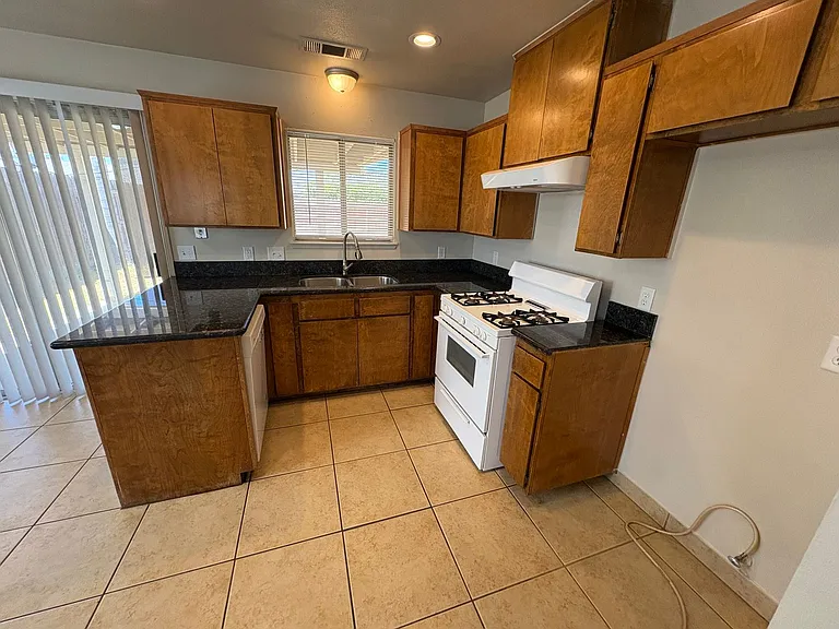 869 Belmont St — Photo 25