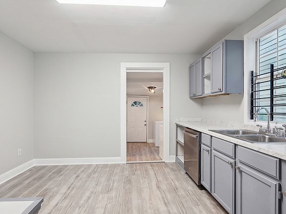 5th image of 1532 Painters St