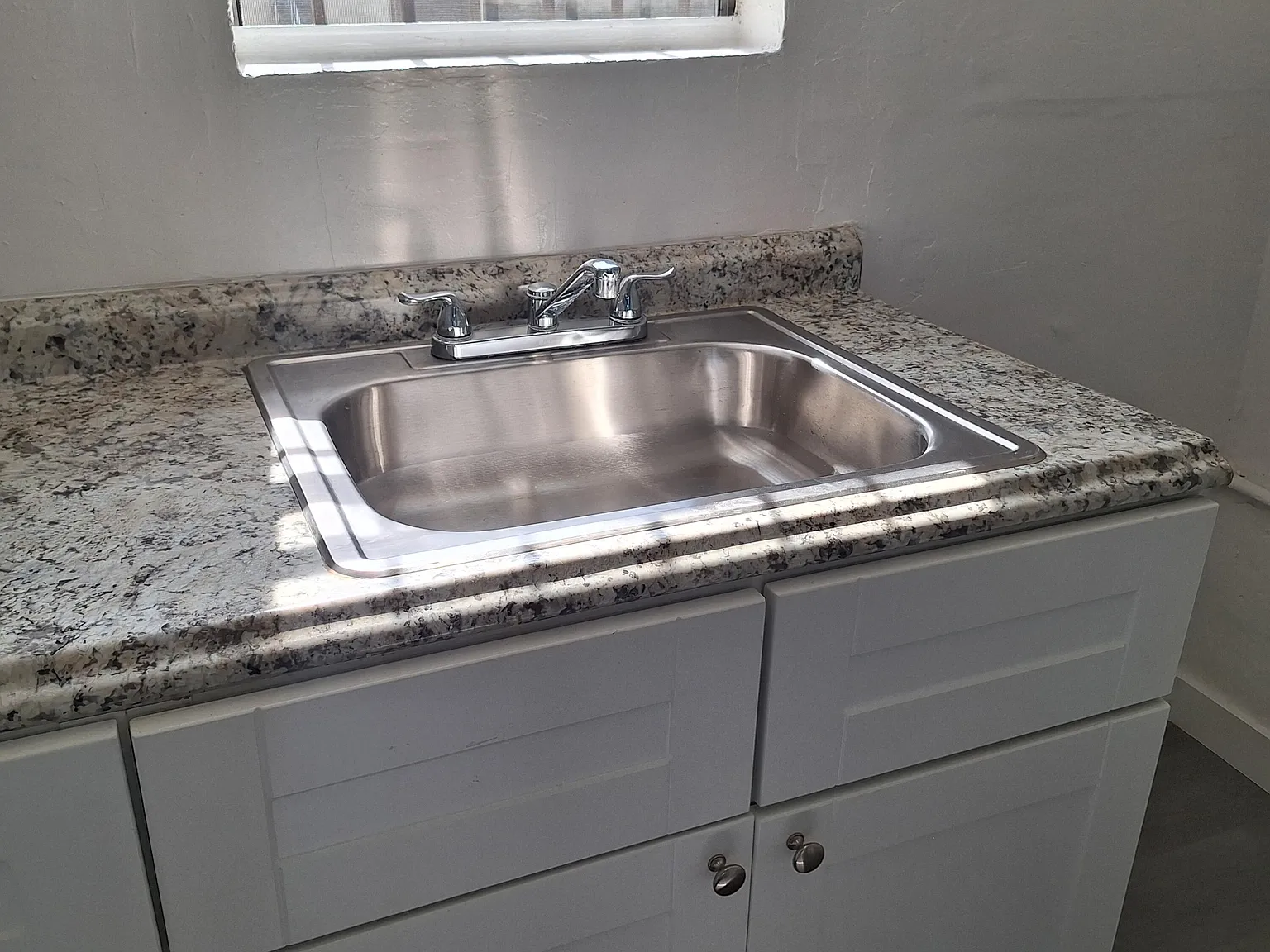 1 bed, 1.0 bath, 450 sqft, $1,250 — Photo 2