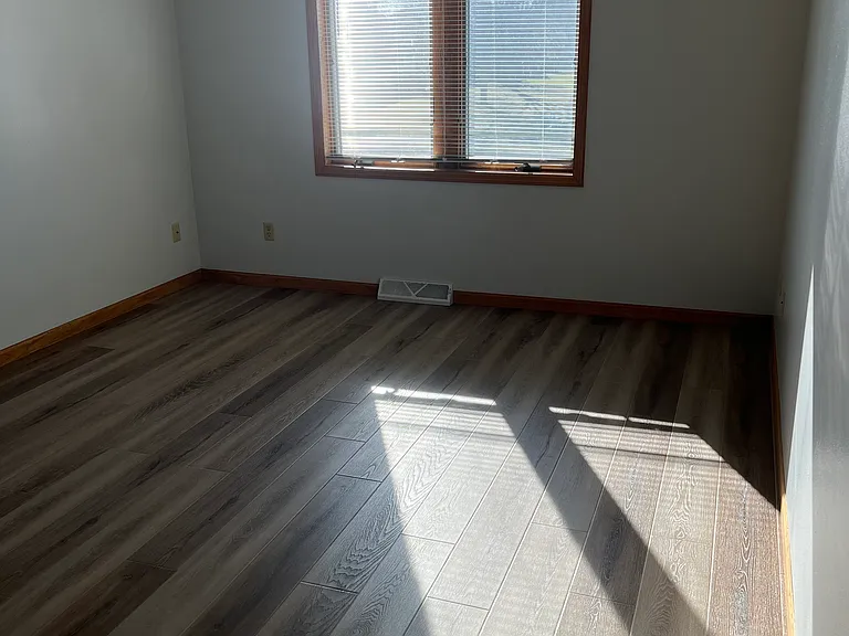 987 N Thompson Rd — Photo 11