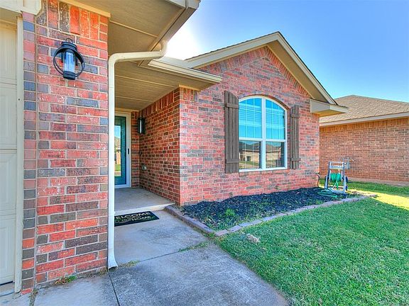 3rd image of 432 Hidden Creek Way