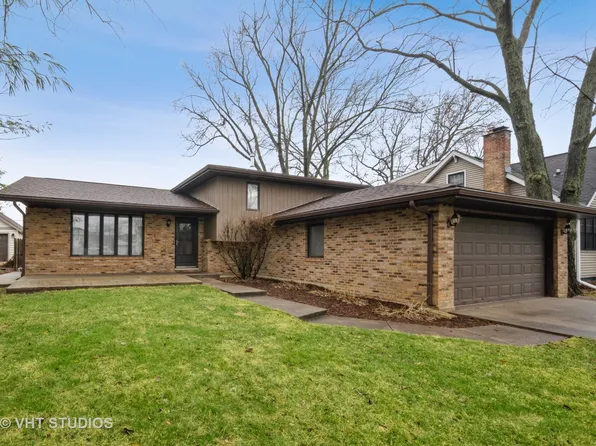 206 Village Rd, Willowbrook, IL 60527