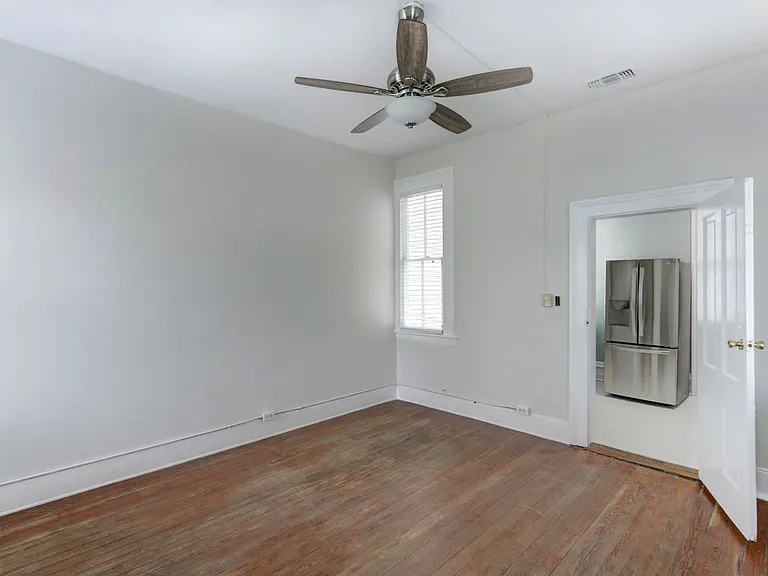 218 E Henry St #B — Photo 12