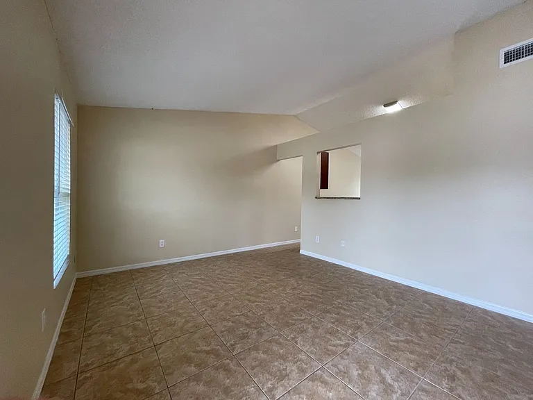 2612 Adela Ave — Photo 2