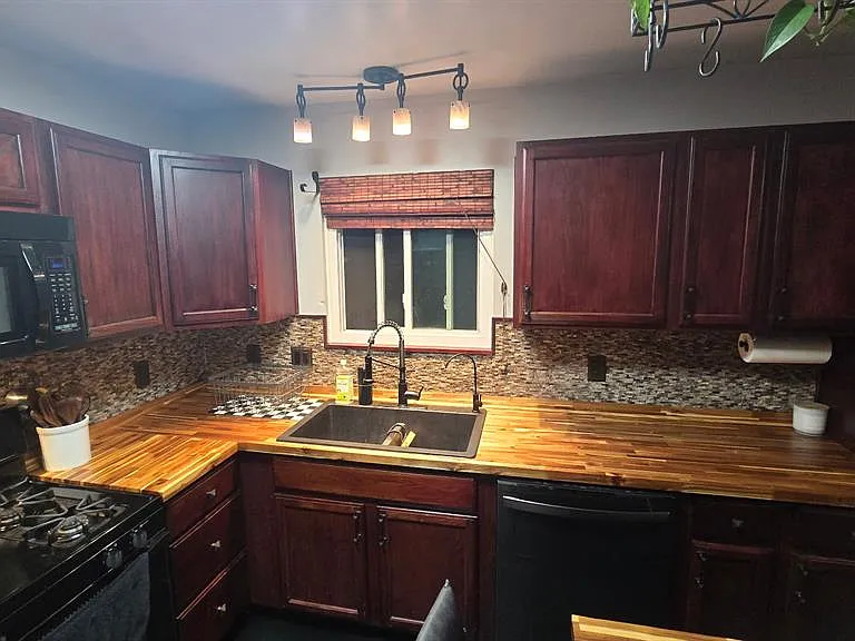 23400 Reynolds Ave — Photo 11