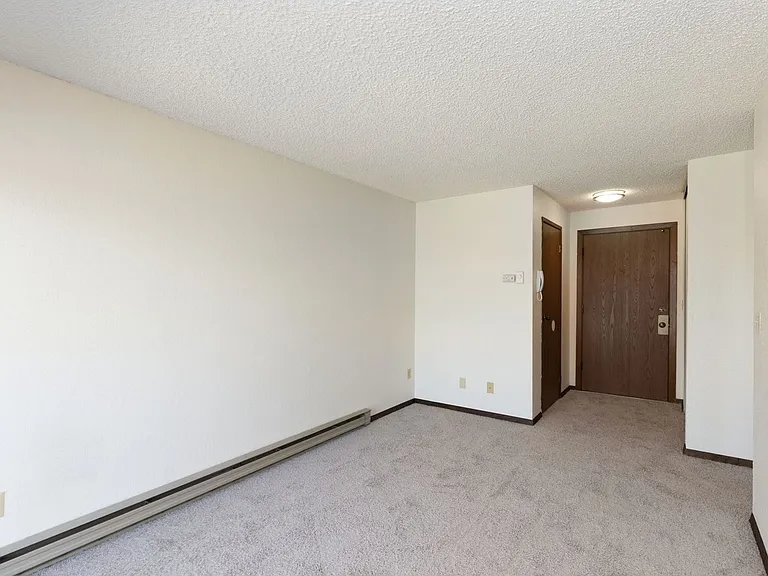 Imperial Crown Manor — Photo 15