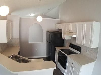 4th image of 8346 Oak Crossing Dr W