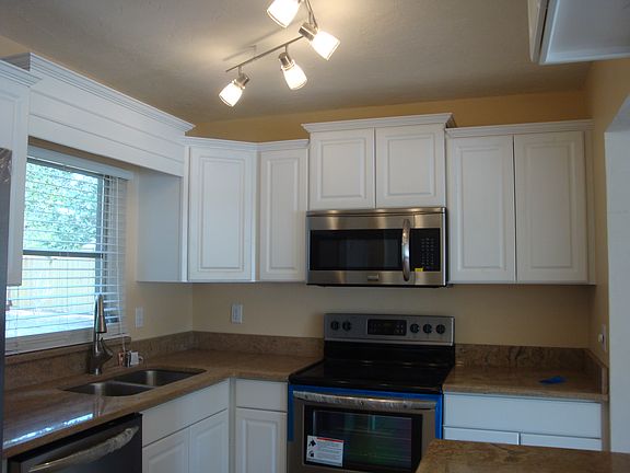 3rd image of 575 Parkdale Ct