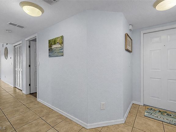 5th image of 917 SW 47th Ter APT 102