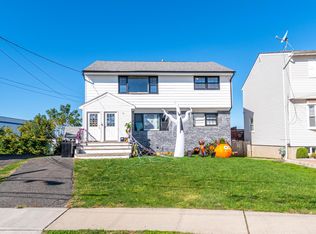 663 9th St FLOOR 2, Secaucus, NJ 07094