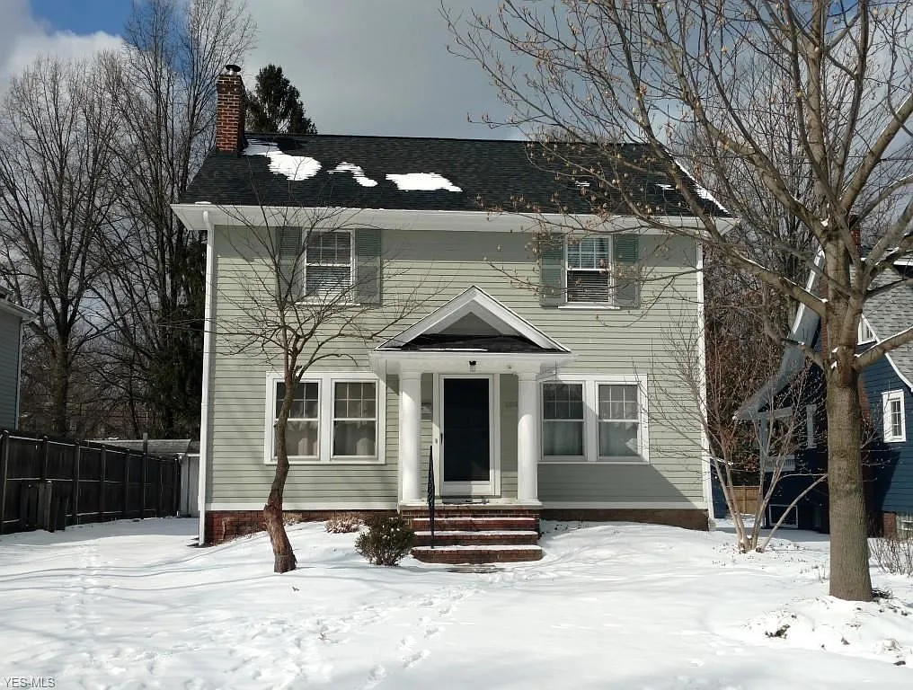 1590 Rydalmount Rd photo 1