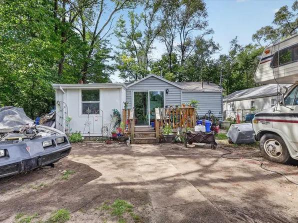 2831 Collins St, Rockford, IL 61109