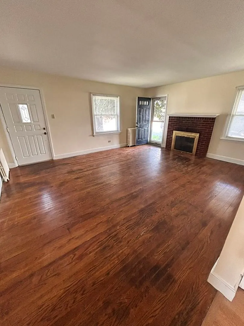 Single Family Home for Rent — Photo 2