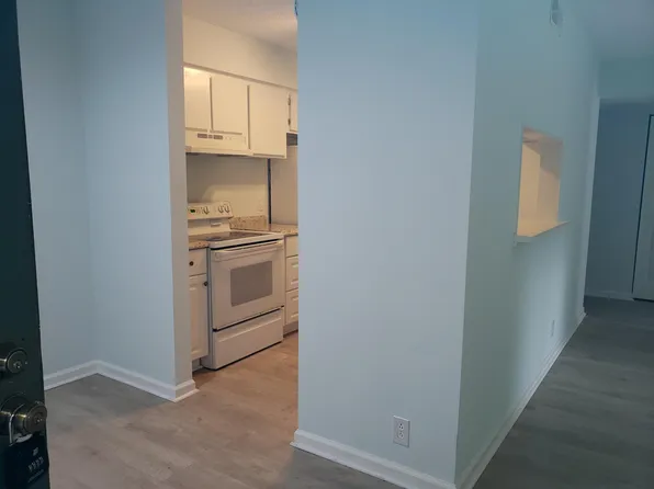 30 Mathews Dr APT 306, Hilton Head Island, SC 29926