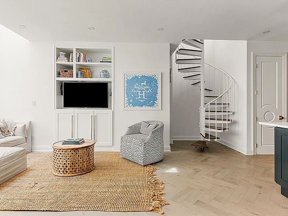2nd image of 529 W 42nd St #9RR