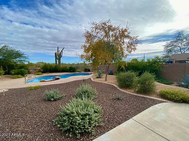 3 bed, 2.0 bath, 2003 sqft, $3,275 — Photo 3