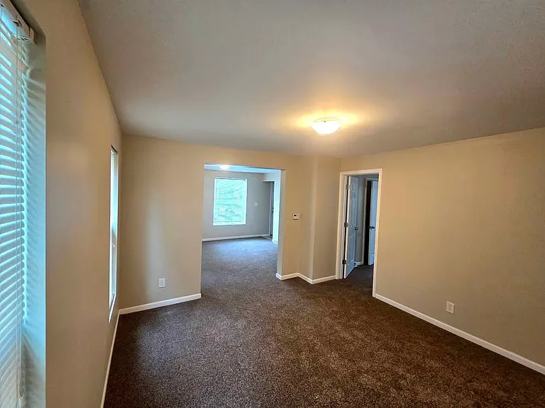 1131 Crosby St — Photo 3