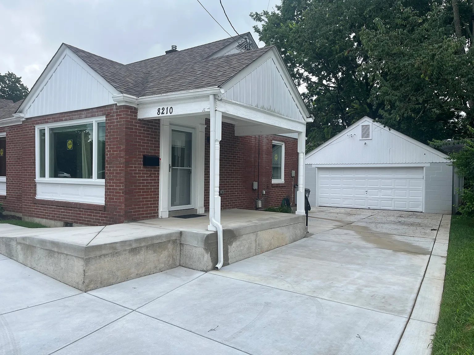 2 bed, 1000 sqft, $1,745 — Photo 2