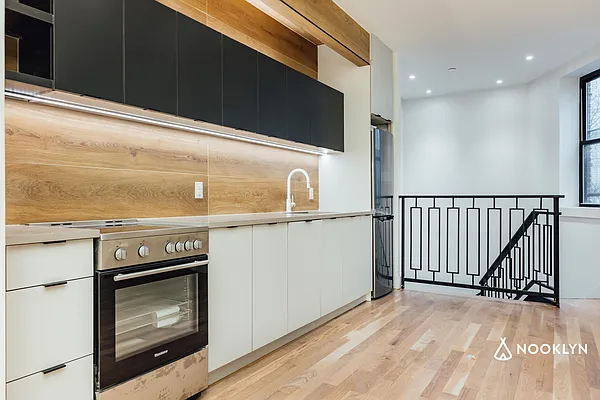 Rented by Nooklyn NYC LLC | media 84