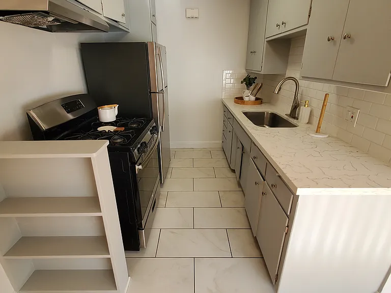 330 Orizaba Ave #3 — Photo 3