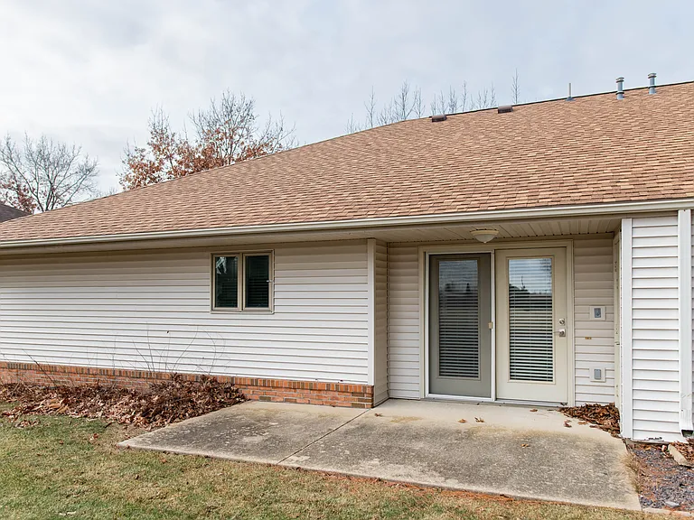 910 Hope Dr — Photo 18