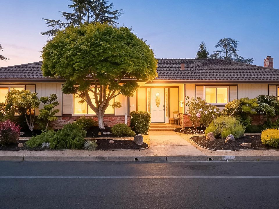 1st image of 3787 Oakes Dr