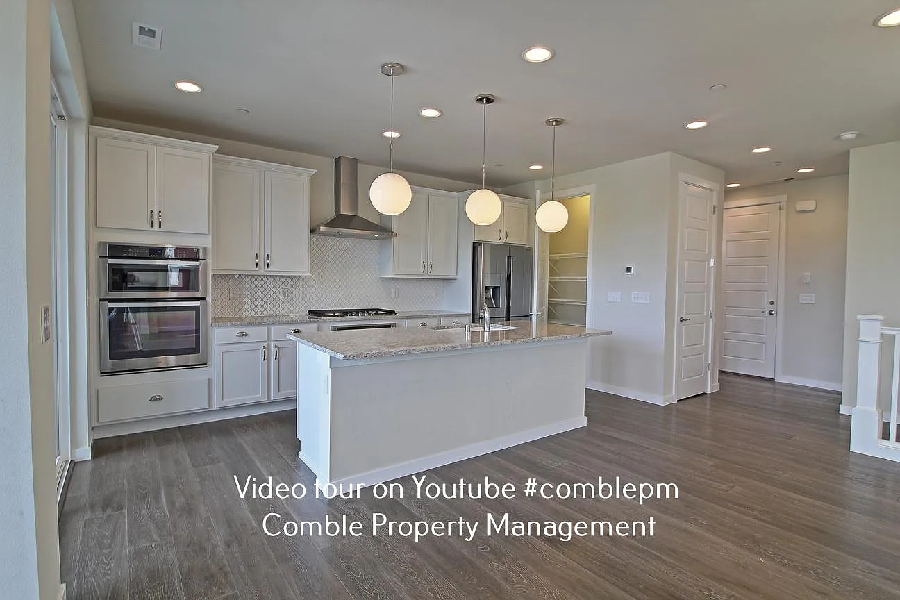 4 bed, 2629 sqft, $3,950 — Photo 2