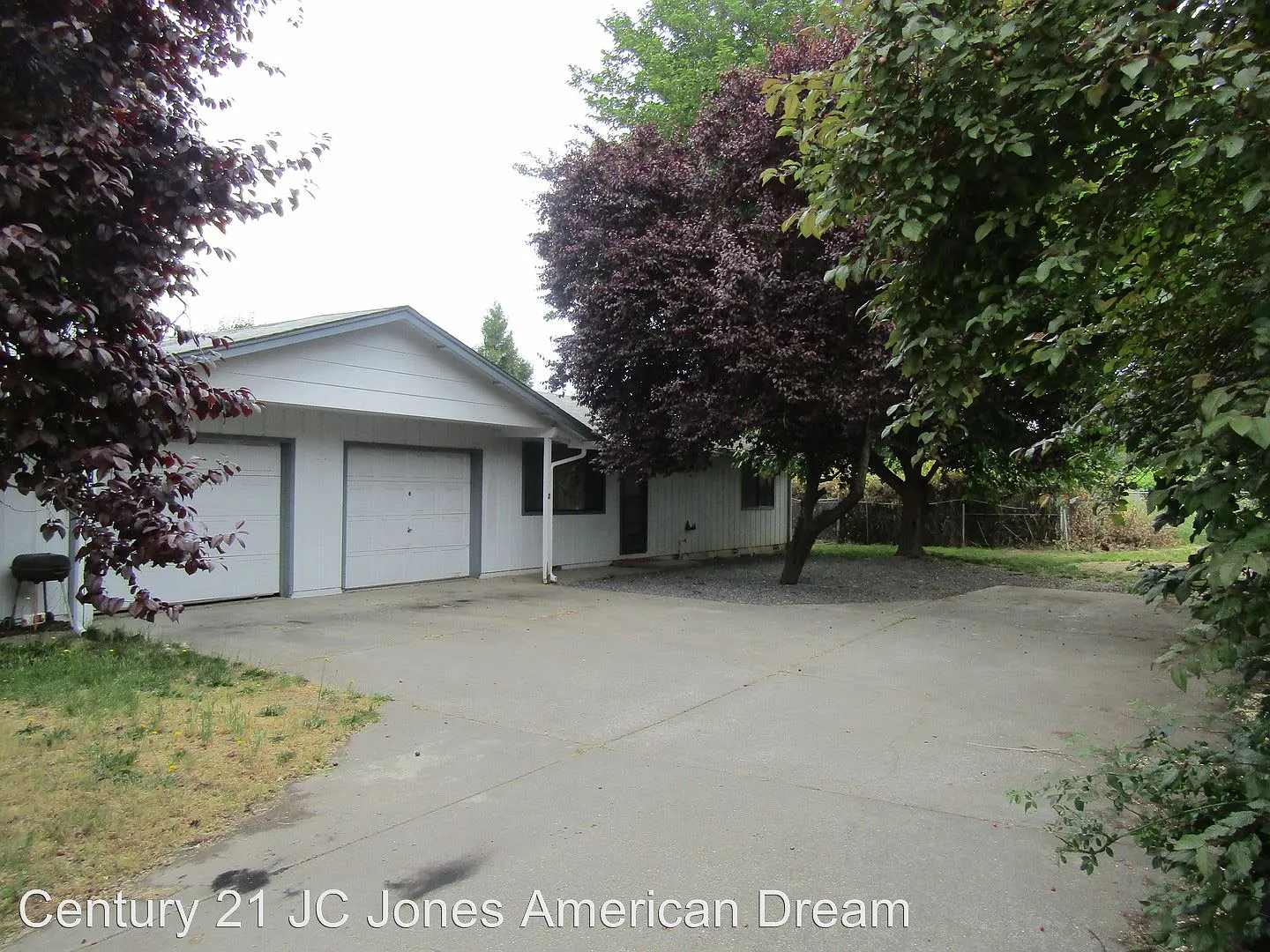 1657 Cloverlawn Dr APT B photo 1