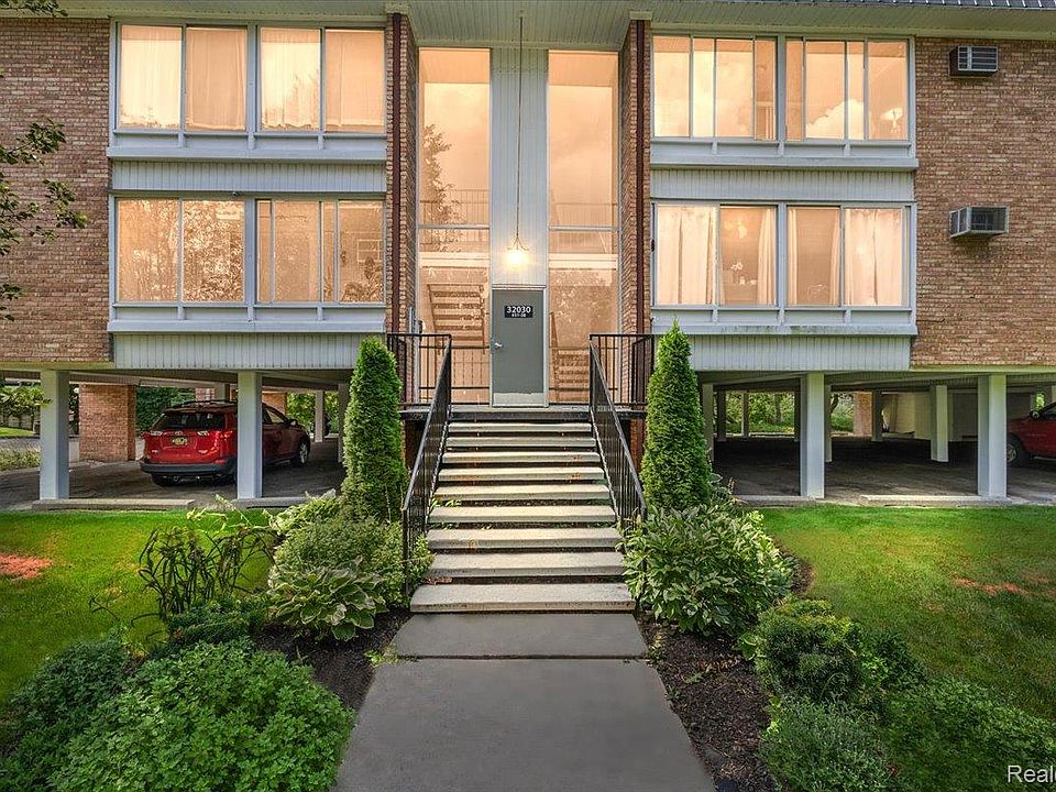 1st image of 32030 Grand River Ave Unit 36