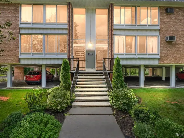 32030 Grand River Ave Unit 36, Farmington, MI 48336