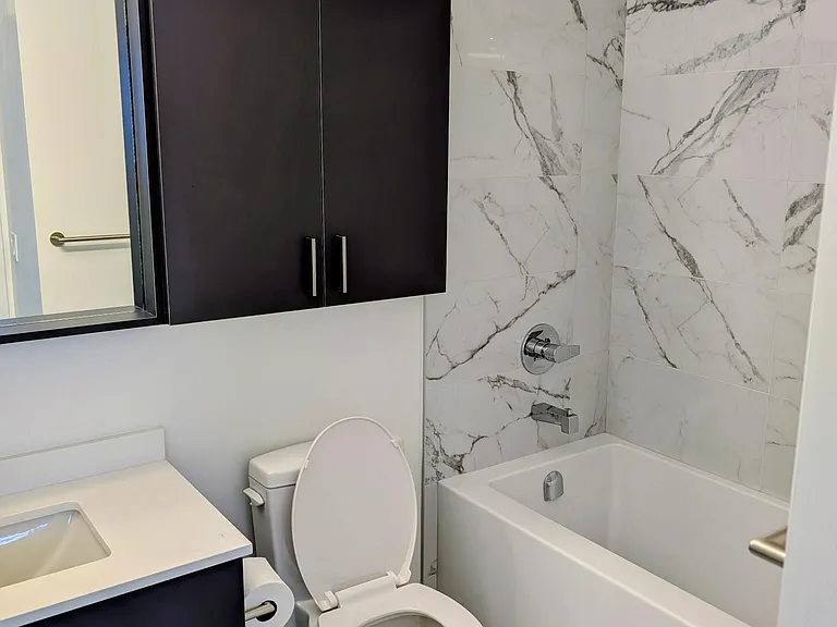 30 Upper Mall Way — Photo 9