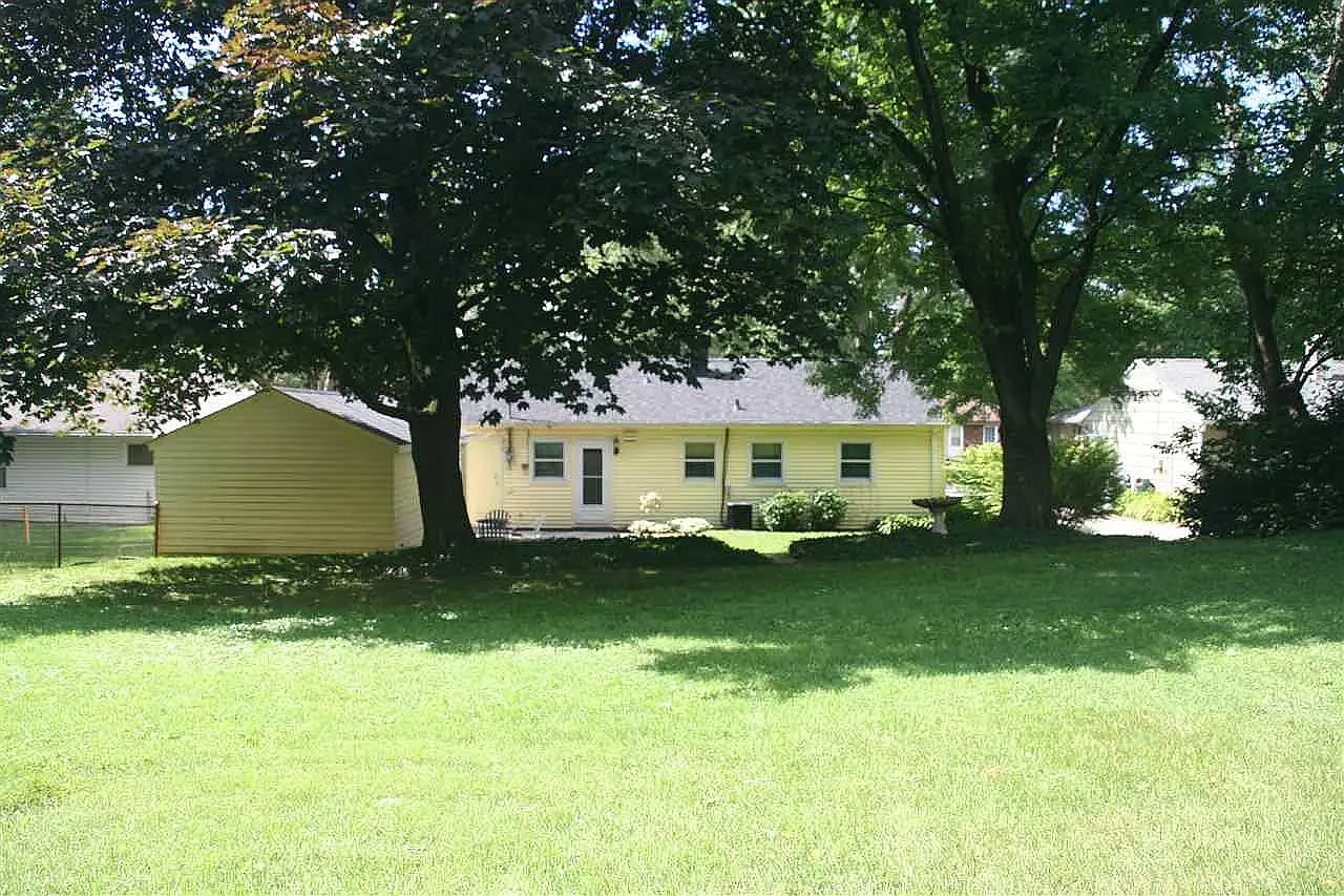 3 bed, 1.5 bath, 960 sqft, $1,600 — Photo 2