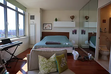 Rented by R New York