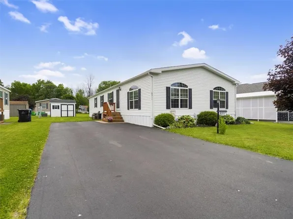 6311 Pebblebrook Ln, Williamson, NY 14589