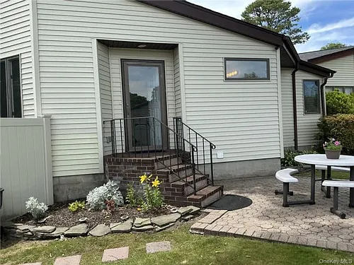 31 Cottage Dr Photo 1